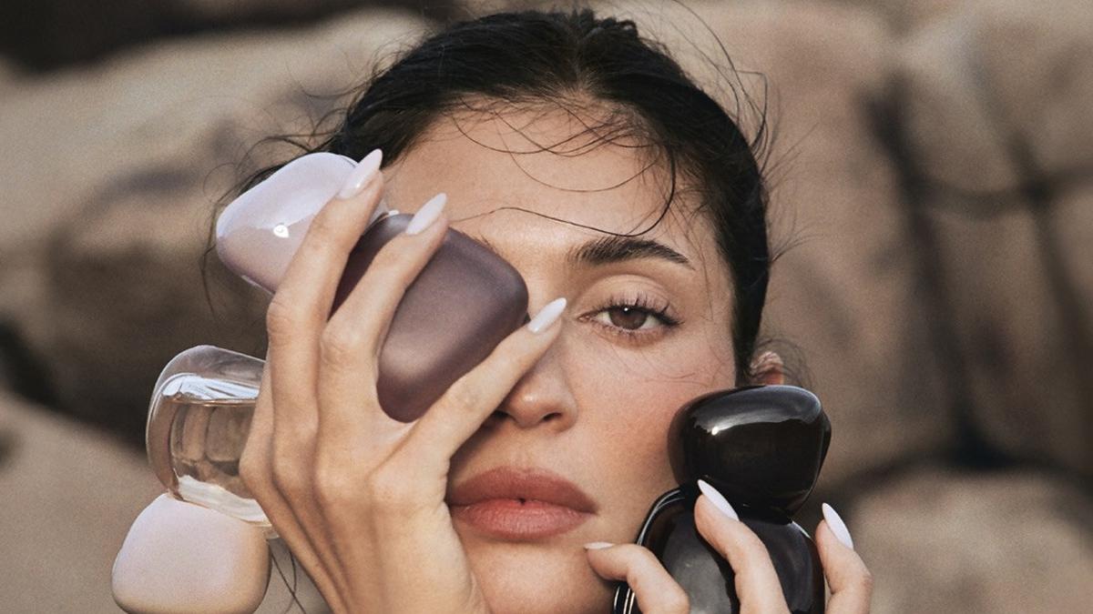 Billie Eilish Intense vs Mood Stones: Strategi Parfum Unik Dua Ikon Pop