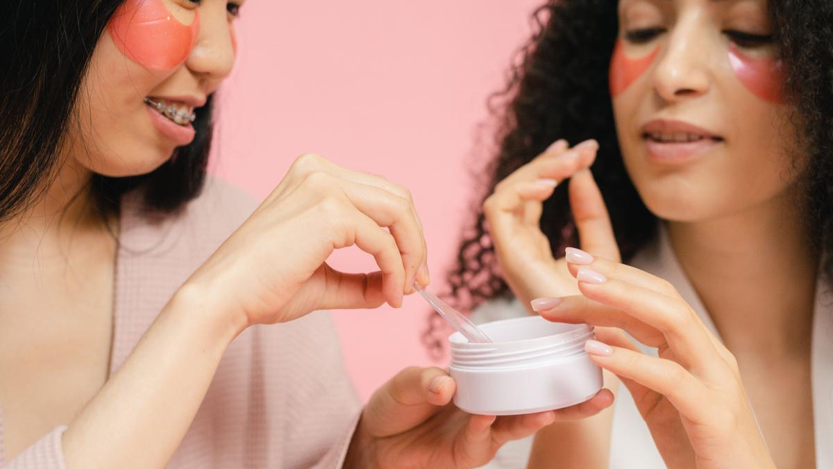 Rutinitas Skincare Hemat yang Efektif untuk Anak Kos