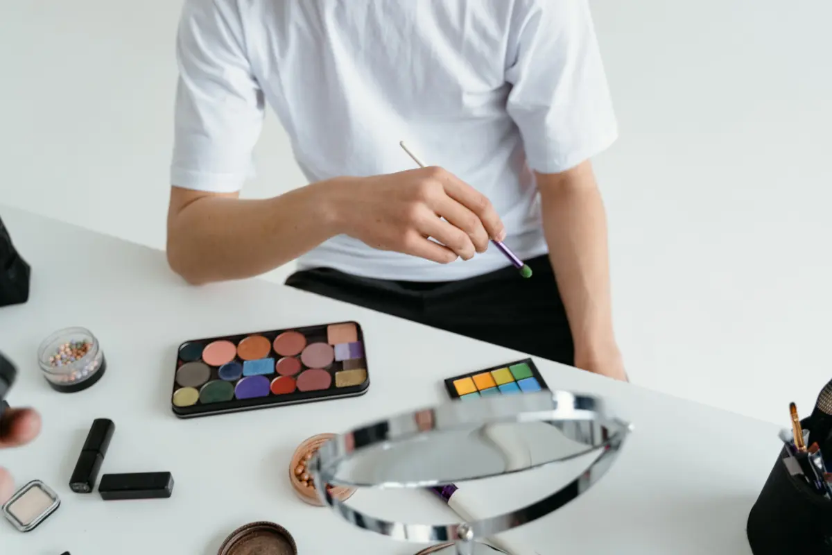 Blonzing dan 5 Teknik Blush On Viral untuk Pipi Merona Natural