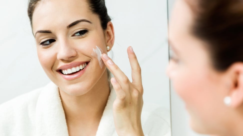 3 Moisturizer Azeclair Terbaik untuk Kulit Berjerawat Sensitif