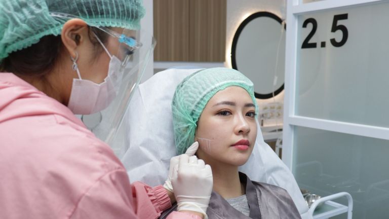 Botox Gagal dan Wajah Lumpuh: Risiko yang Sering Diabaikan