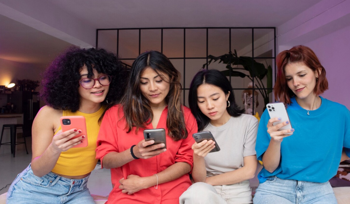 Generasi Z Paling Online, Paling Rentan: Celah Keamanan Siber di Ponsel