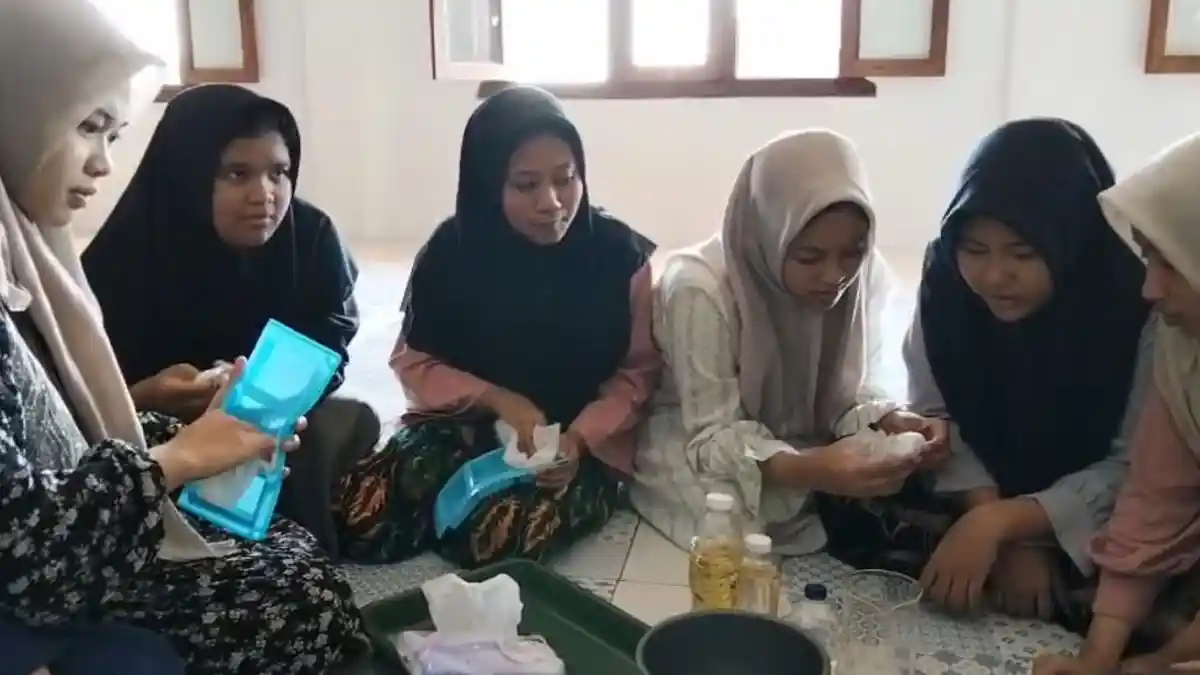 Mahasiswa Mengubah Rumput Laut dan Serai Jadi Sabun Alami Lokal Bernilai Tinggi