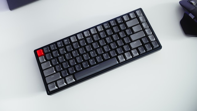 Keyboard Wireless vs Wired: Mana yang Tepat untuk Anda?
