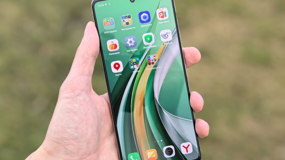Tecno dan Layar Bezel 0mm: Sinyal Baru Standar Desain Flagship