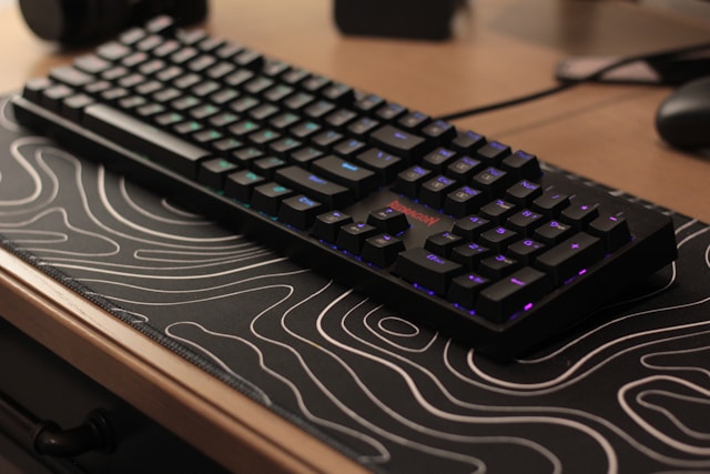 Keyboard Wireless vs Wired: Mana yang Tepat untuk Anda?