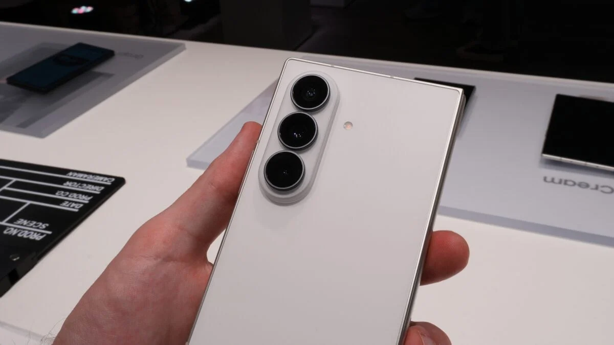 Galaxy Z Fold8 Ultra vs S26 Ultra: Kamera 200MP Siapa Raja Konten?