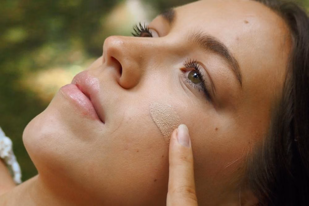 Cushion Foundation untuk Kulit Kering: Pilihan Anti Crack dan Tetap Dewy