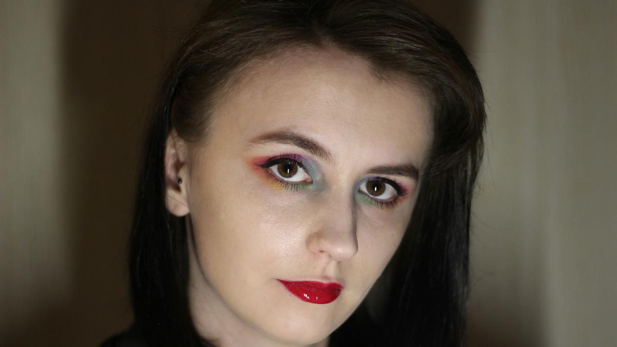 Aura Makeup dengan Riasan Gradasi untuk Kulit Bercahaya