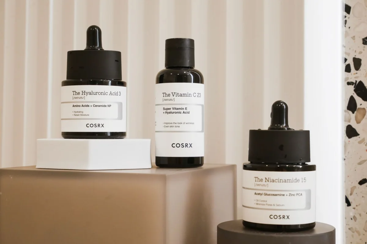 Sunscreen dengan Niacinamide untuk Memudarkan Bekas Jerawat
