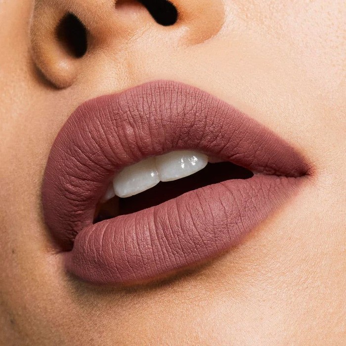 Warna Lipstik Ungkap Kepribadian: Bahasa Gelap di Bibir