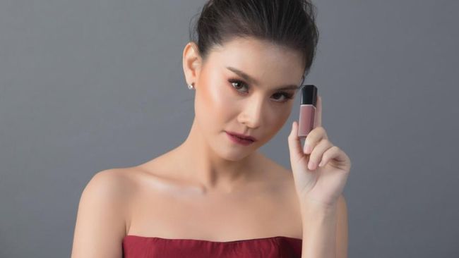 Warna Lipstik Ungkap Kepribadian: Bahasa Gelap di Bibir