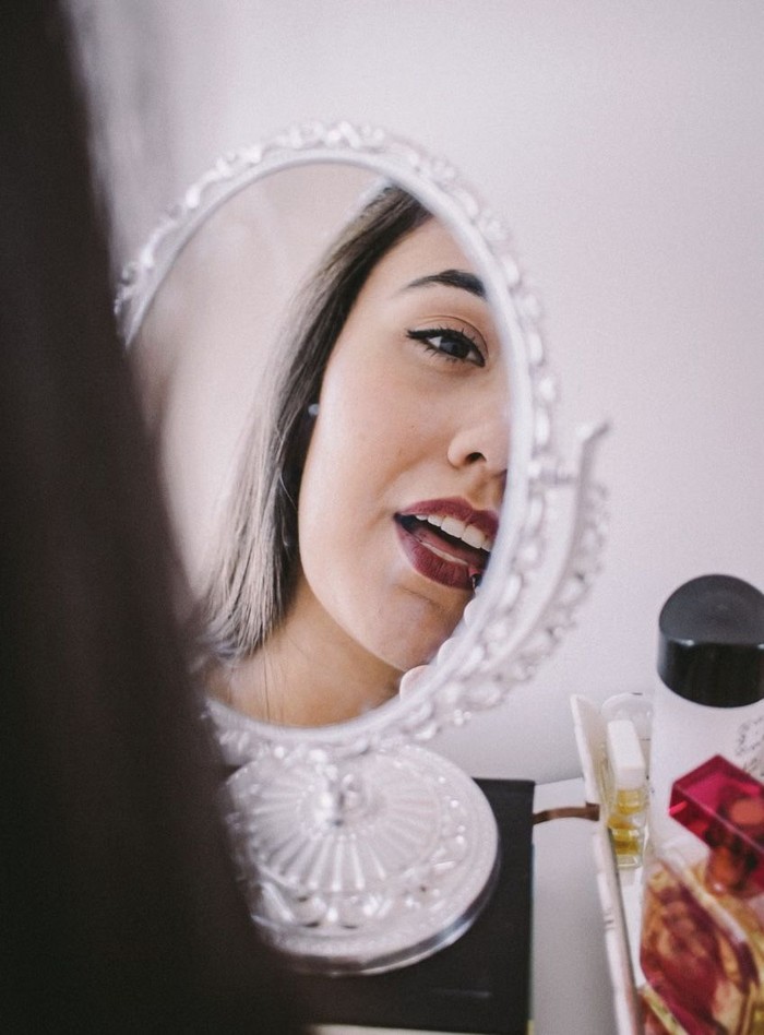 Warna Lipstik Ungkap Kepribadian: Bahasa Gelap di Bibir
