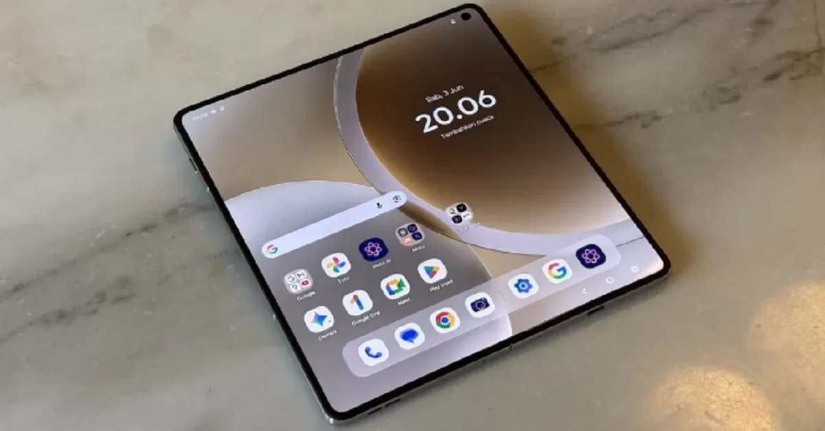 Motorola Razr Fold: Penantang Serius di Kelas Ponsel Lipat Premium
