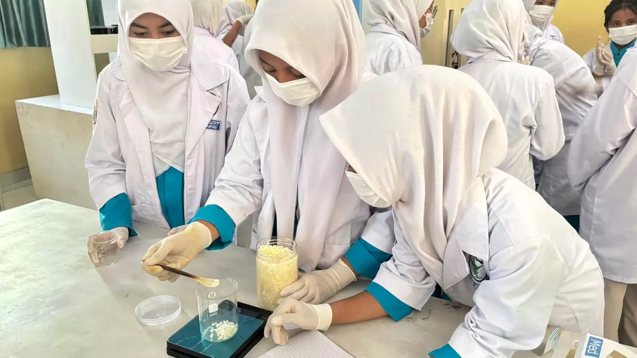 Universitas Kembangkan Lulur Mandi Alami dari Bahan Lokal