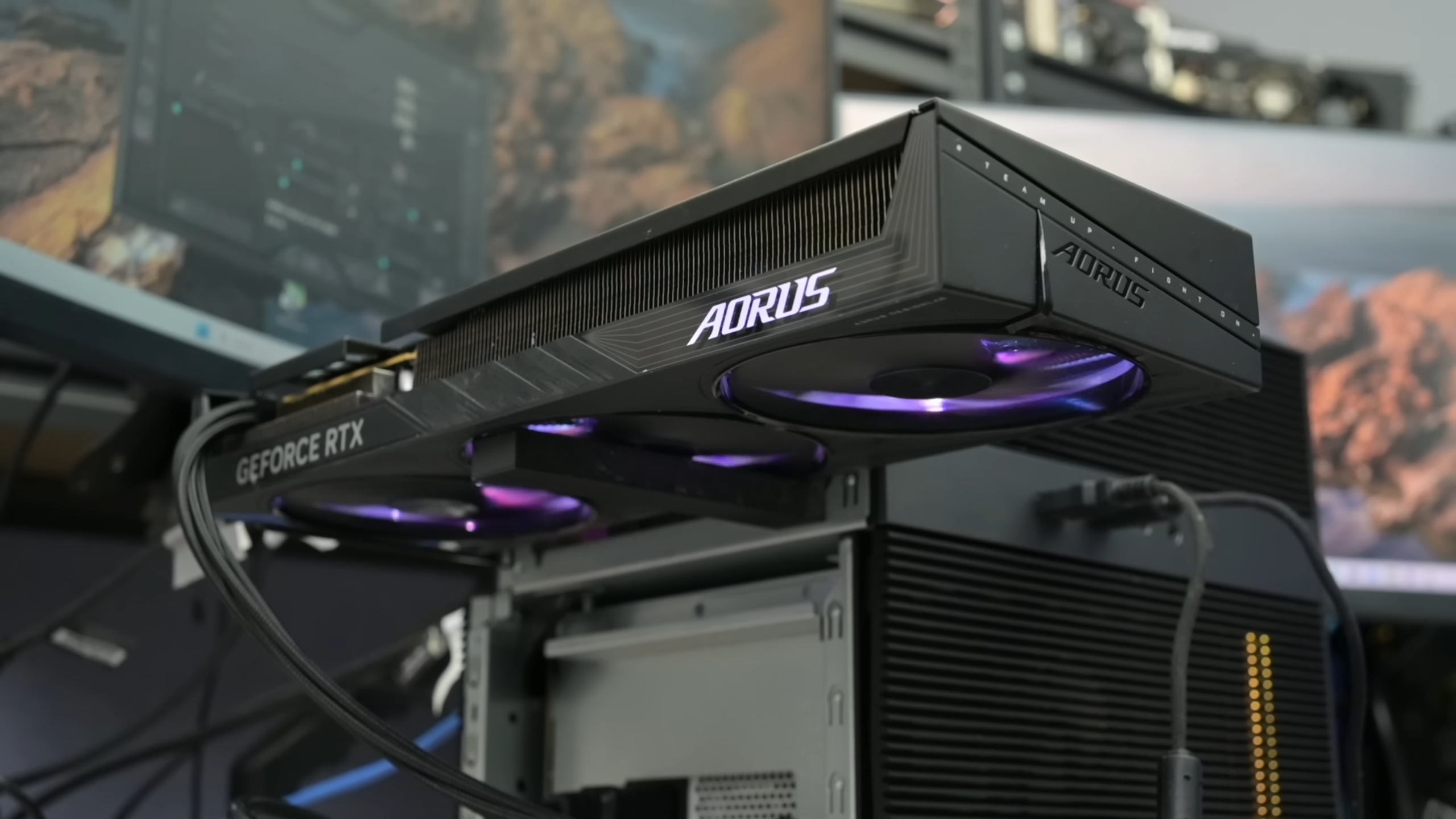 Modder Ubah NAS ZimaCube 2 Jadi PC Gaming Rekor Dunia