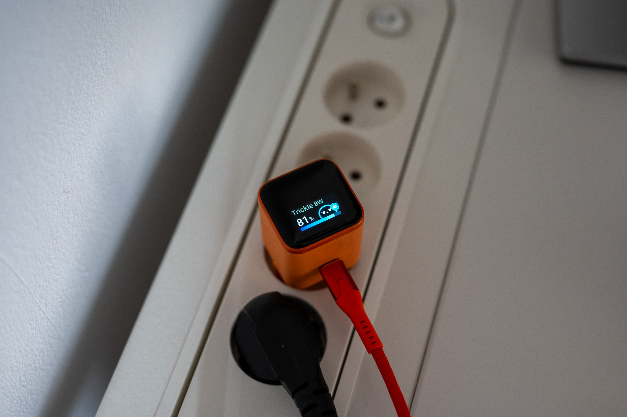 Charger 100W vs 45W: Mana yang Paling Efisien?