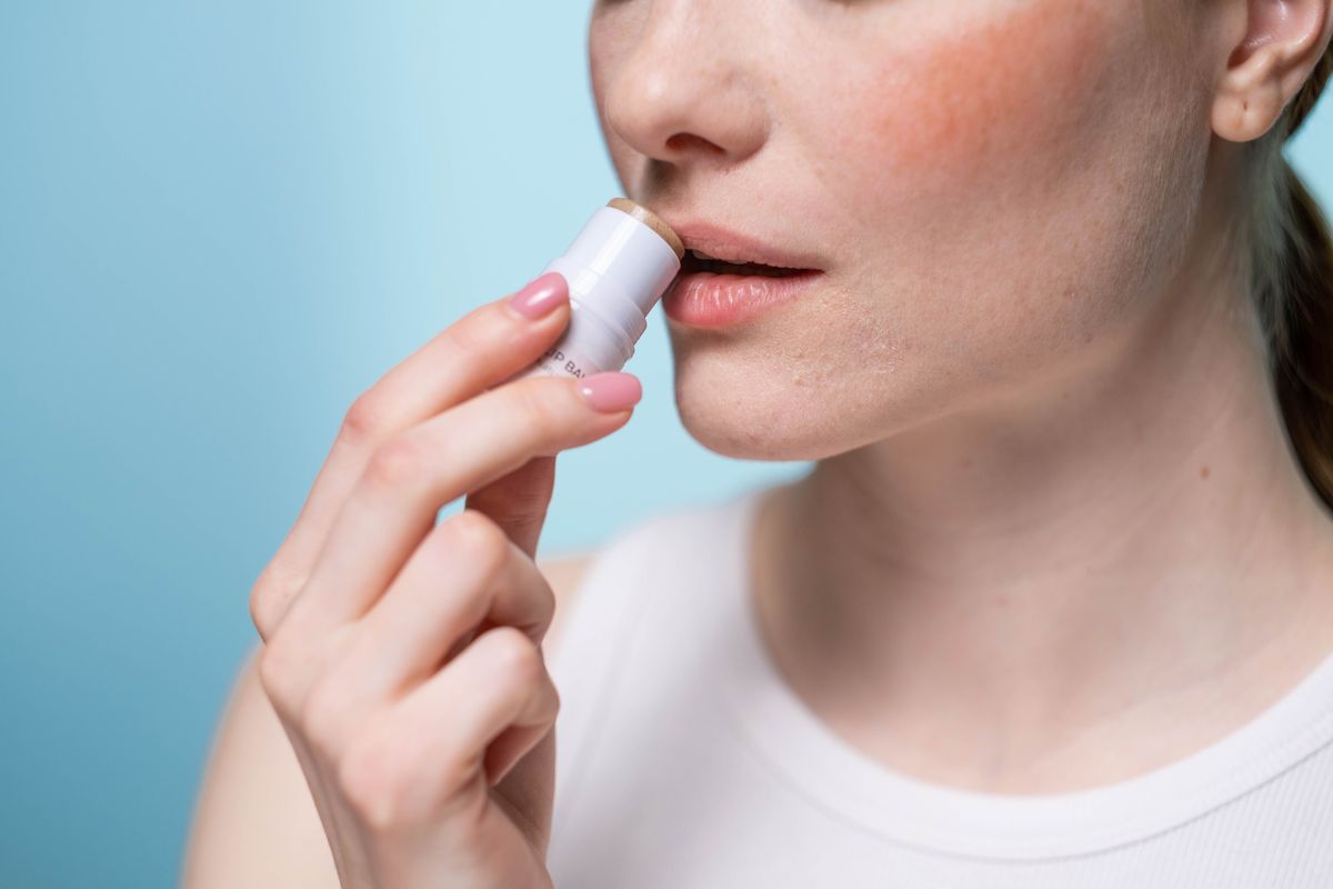Lip Skinification: Memilih Lip Balm, Lip Oil, dan Lip Essence untuk Bibir Optimal