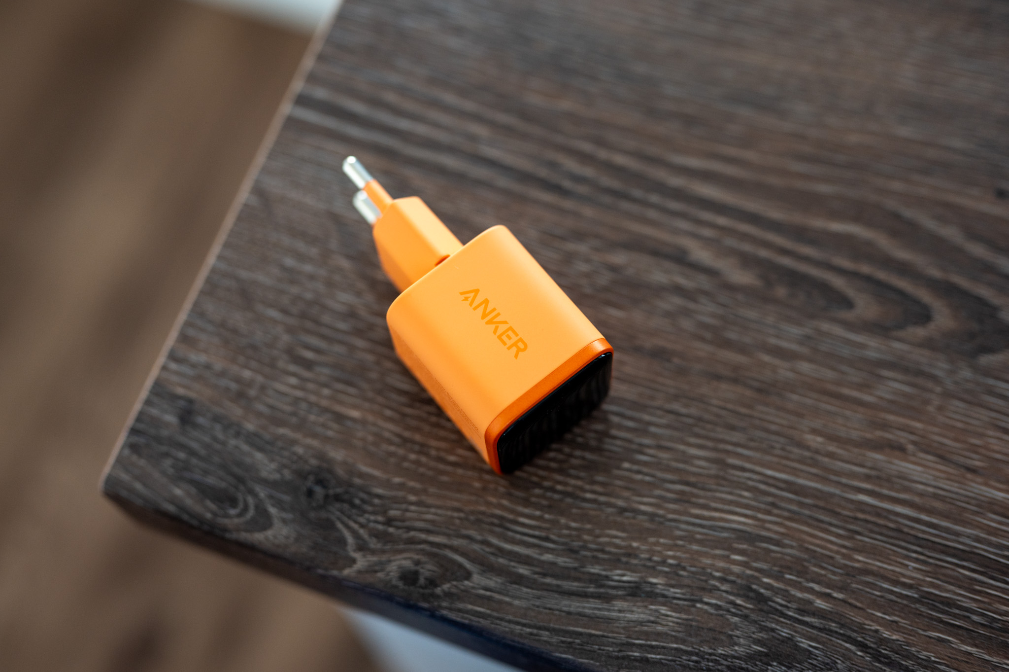 Charger 100W vs 45W: Mana yang Paling Efisien?
