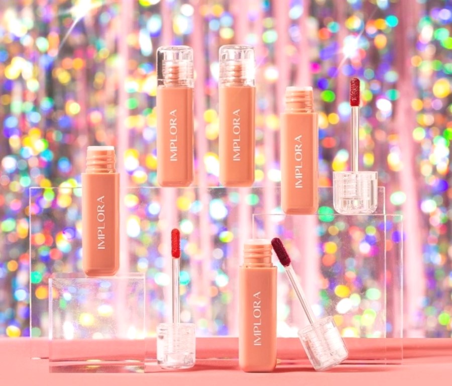 4 Lip Gloss Paling Awet & Terjangkau untuk Bibir Berkilau Seharian