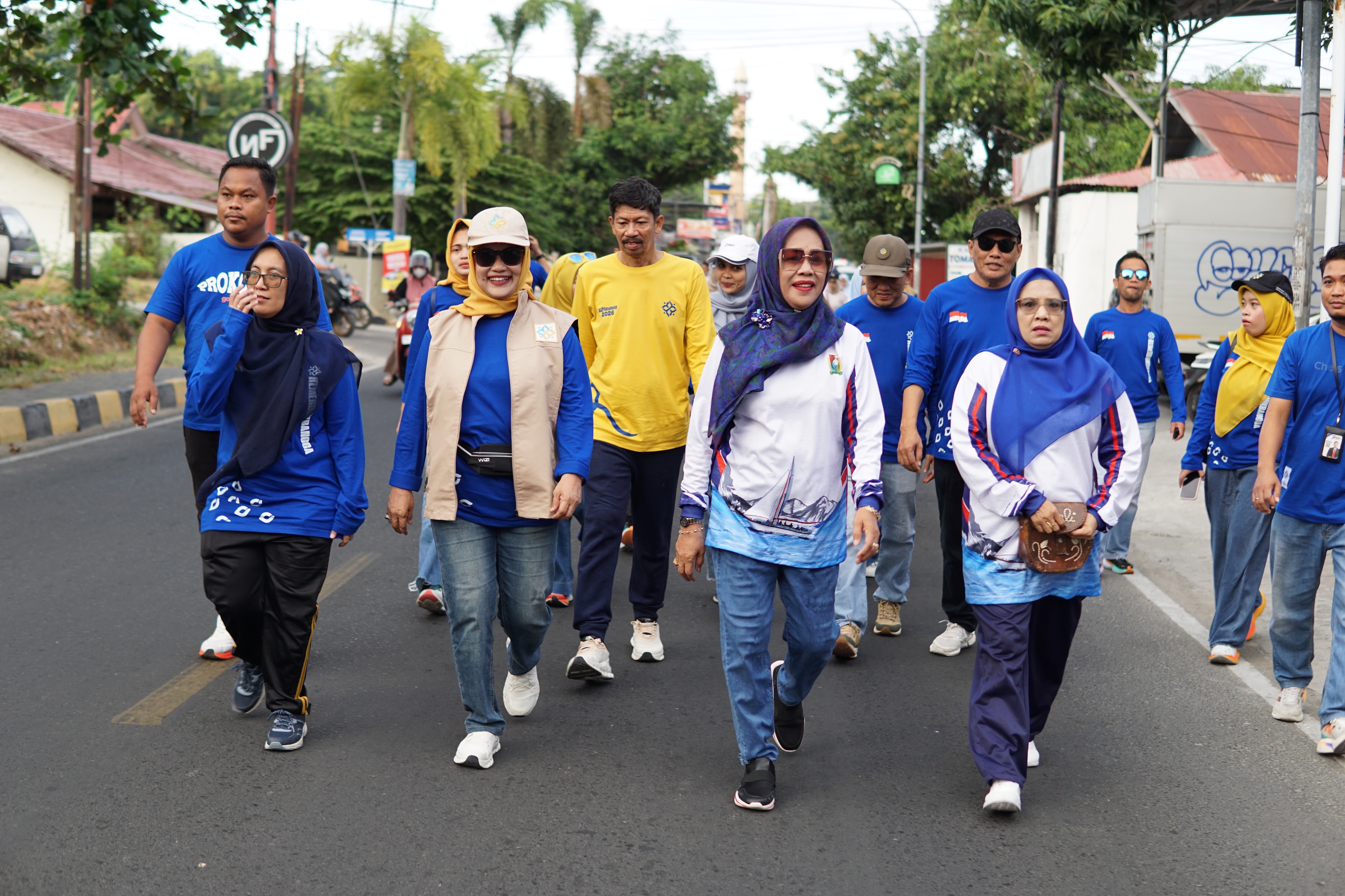Jalan Sehat dan Senam Komunitas Menggerakkan Budaya Hidup Aktif