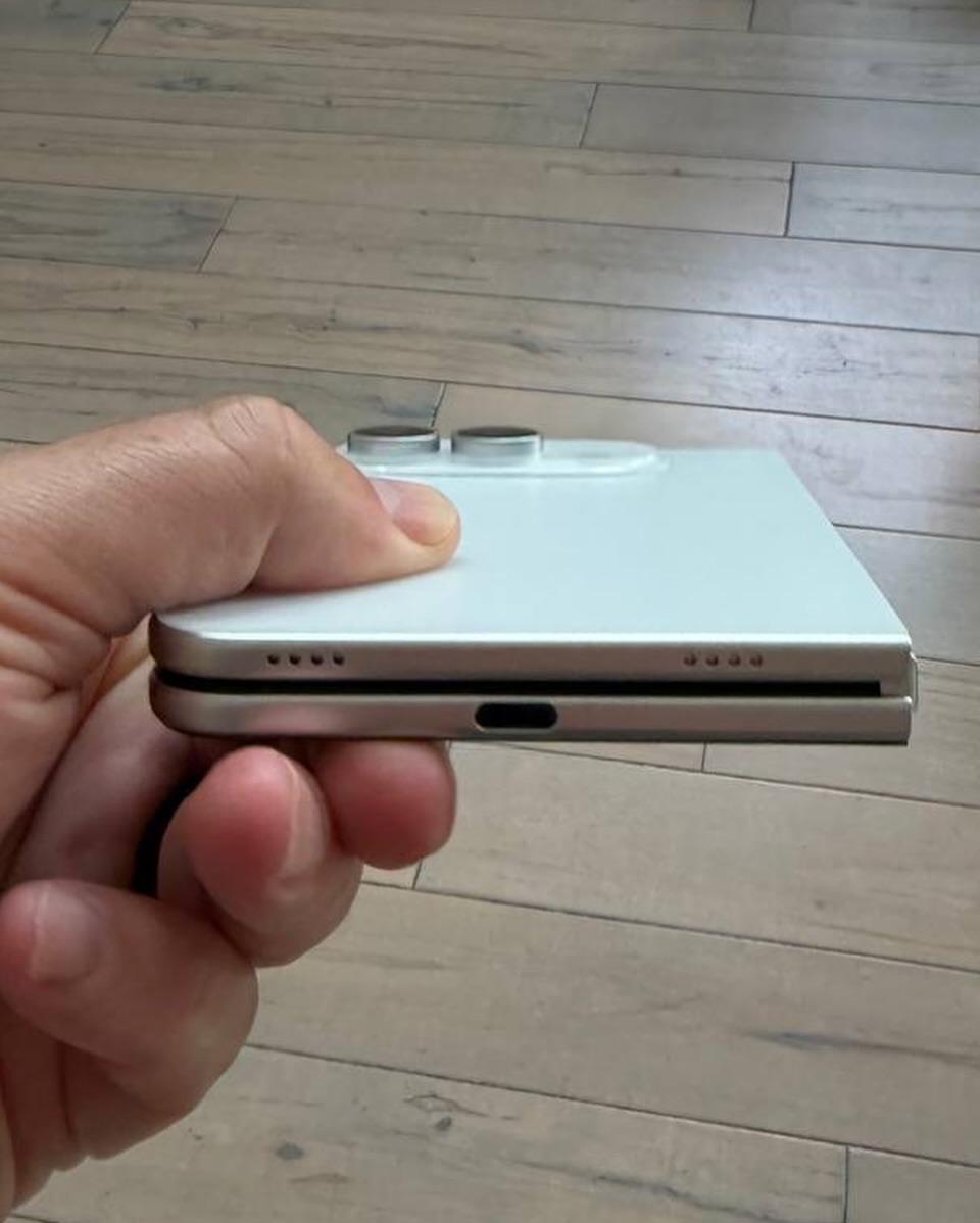 Ponsel Lipat Memasuki Era Baru Bersama Apple dan Samsung