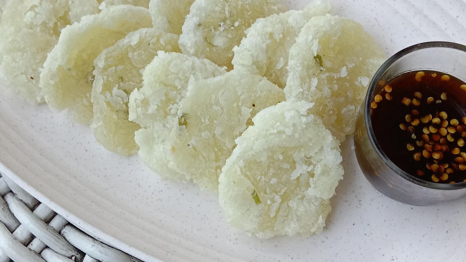Rahasia Camilan Goreng Renyah Berjam-jam: Tepung, Suhu, dan Cara Simpan