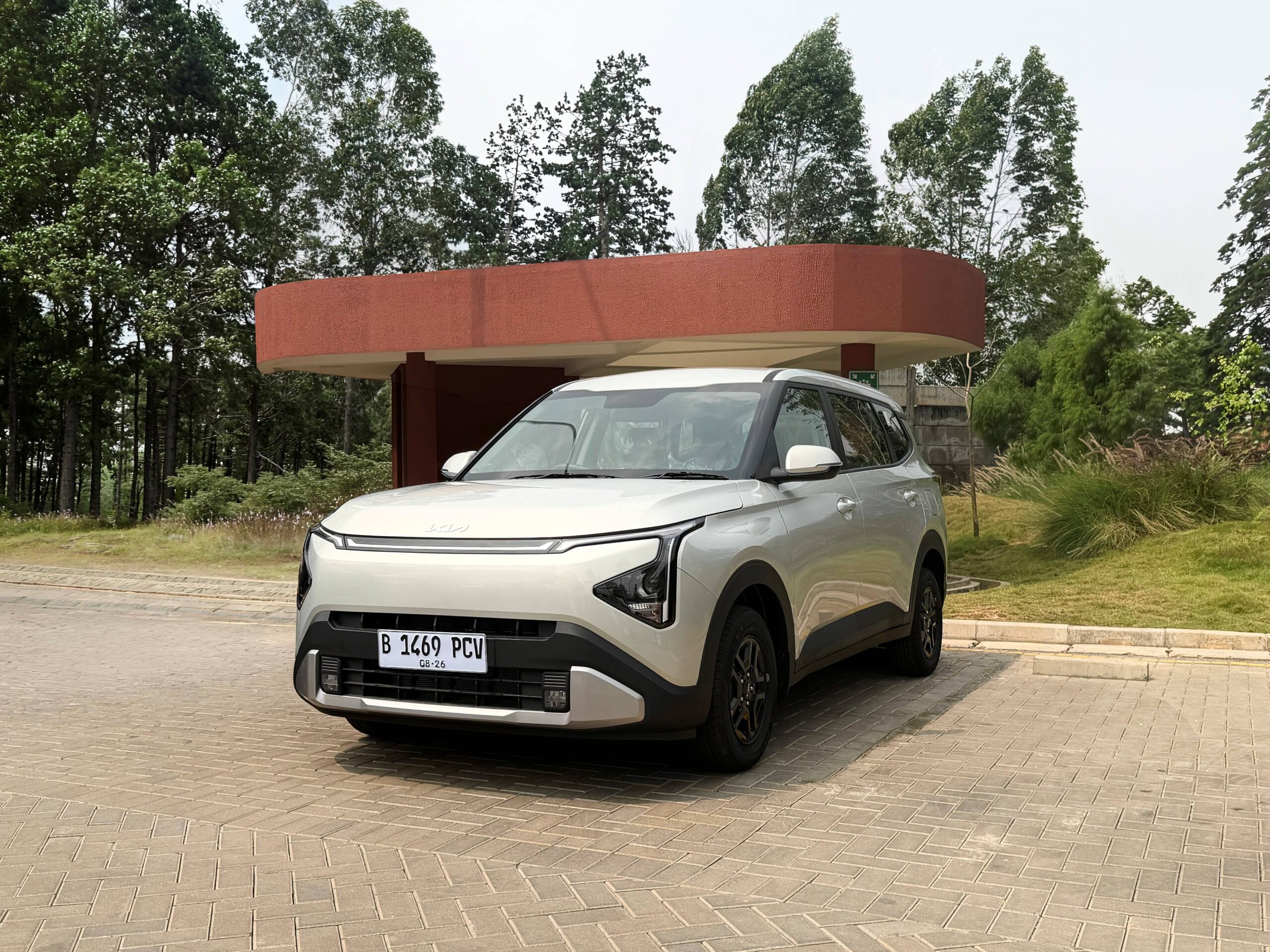 Kia Carens Manual Resmi Hadir, MPV 7 Penumpang Harga Mulai Rp269 Juta