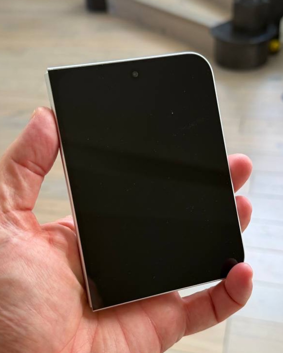 Ponsel Lipat Memasuki Era Baru Bersama Apple dan Samsung