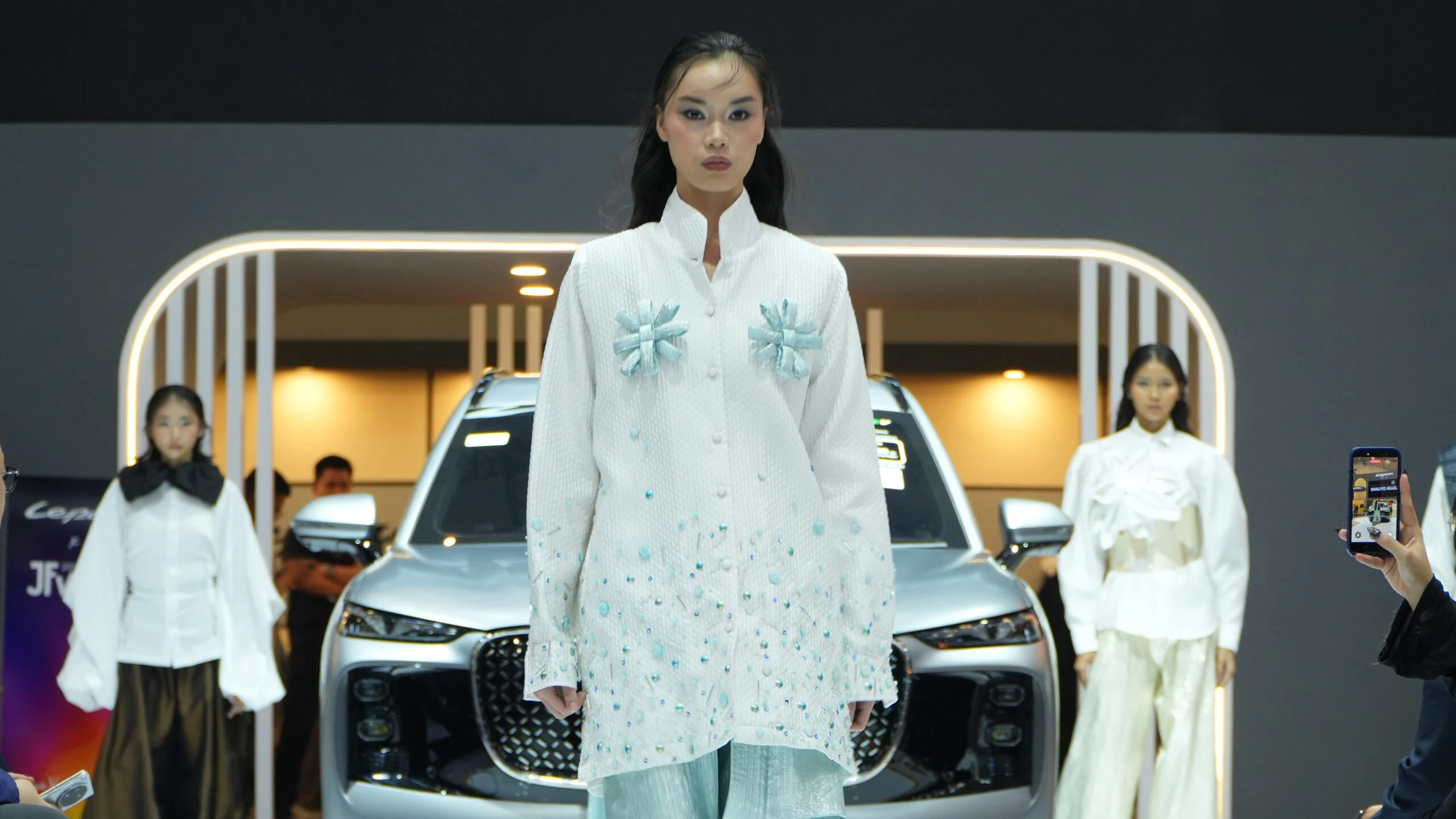 Ketika Fashion dan Mobilitas Bersatu: Bahasa Gaya Baru LEPAS x Jakarta Fashion Week