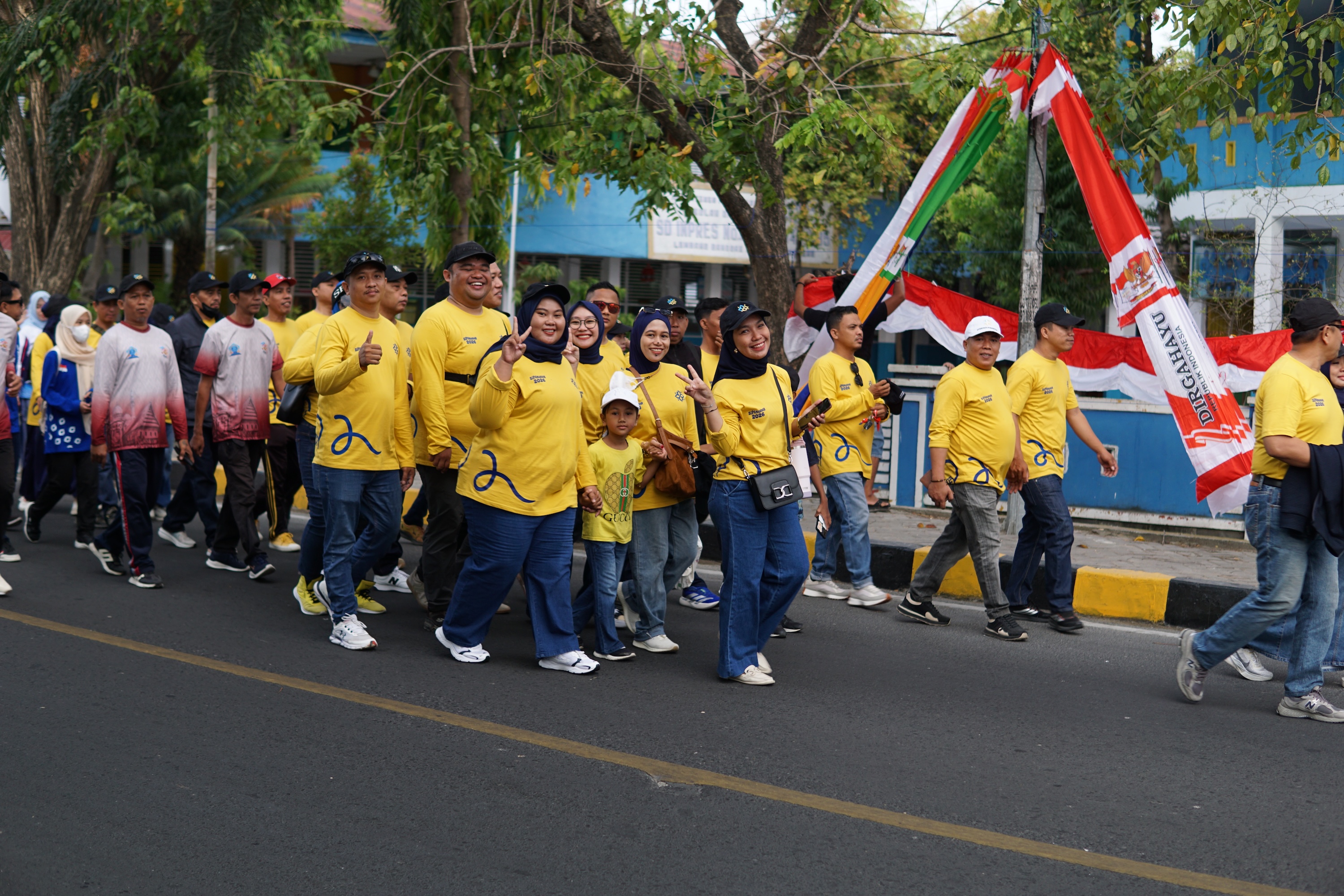 Jalan Sehat dan Senam Komunitas Menggerakkan Budaya Hidup Aktif
