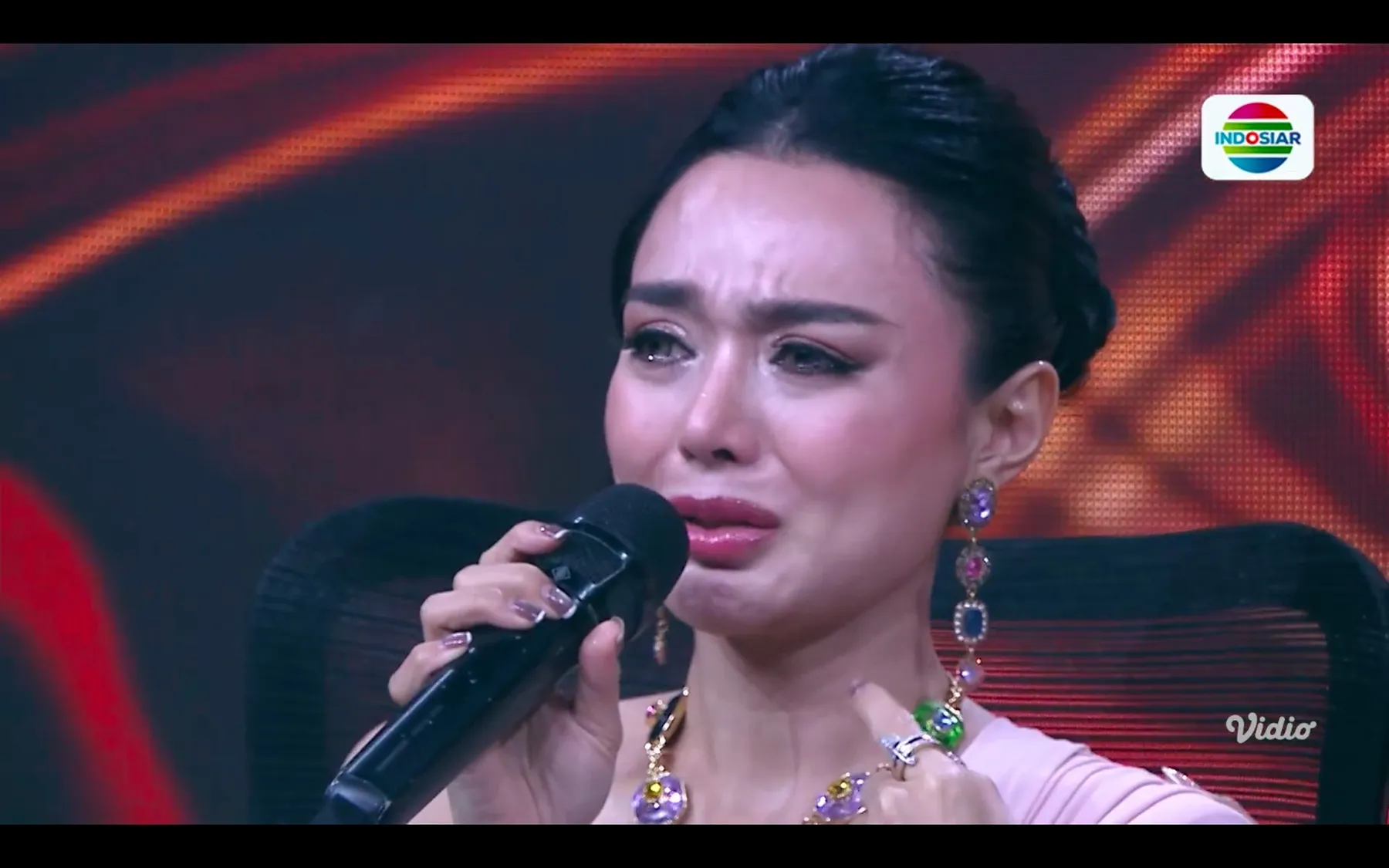 Momen Emosional Dangdut Academy 8 Saat Lagu 'Kehilangan' Menggema