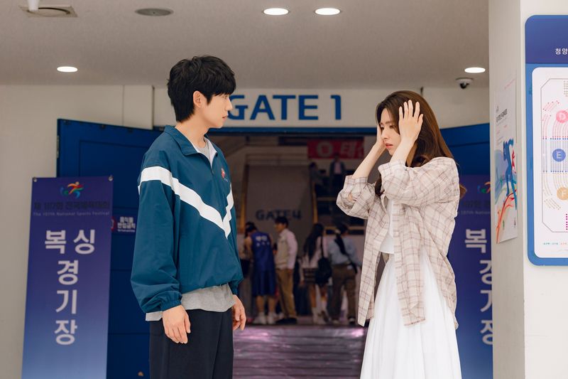 Jung Hae In Jadi Mantan Gangster Pacar Bohongan di Our Sticky Love