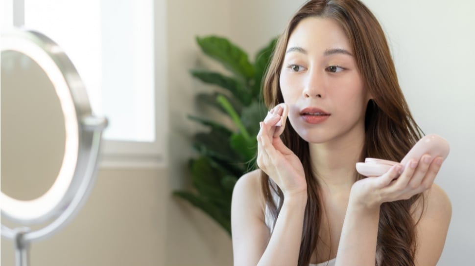 Cushion Foundation untuk Kulit Kering: Panduan Pilih Formula Glowing yang Nempel Mulus
