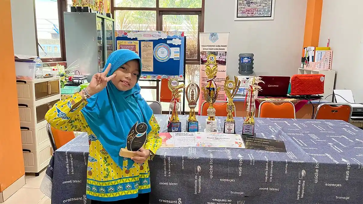 Siswi SD Raih Medali Emas Paduan Suara di Jakarta