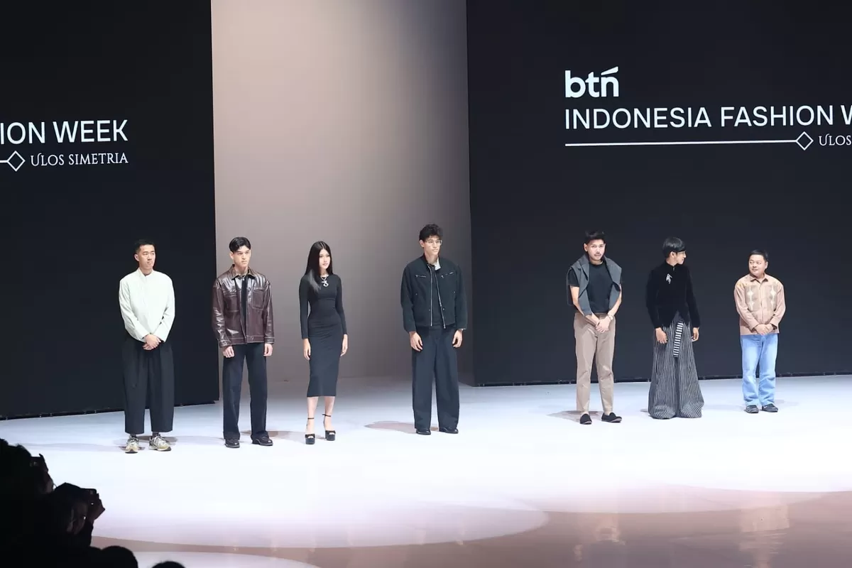 Wastra Tradisional Dominasi Panggung di IFW: Ulos, Batik, dan Eco-Fashion