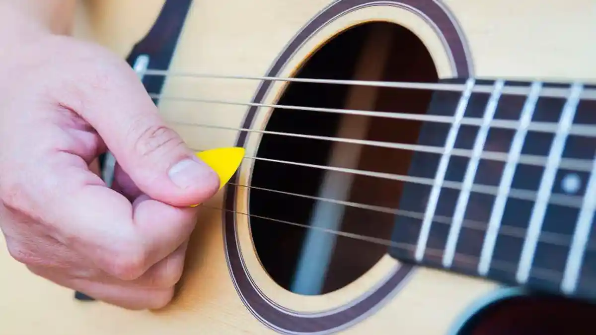 Panduan Lengkap Chord dan Lirik 3 Lagu Populer untuk Gitaris Pemula