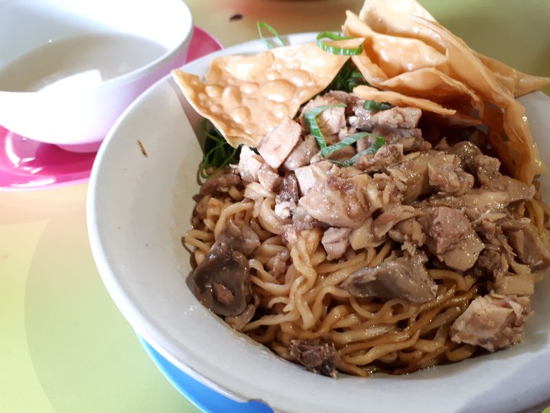 Panduan Lengkap Mie Ayam dan Bubur Ayam Terbaik: Porsi Melimpah Mulai Rp10 Ribuan