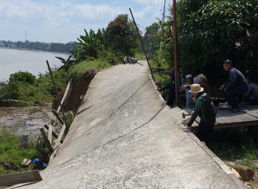 Jalan Rusak Parah di Pedesaan dan Krisis Aksesibilitas Warga