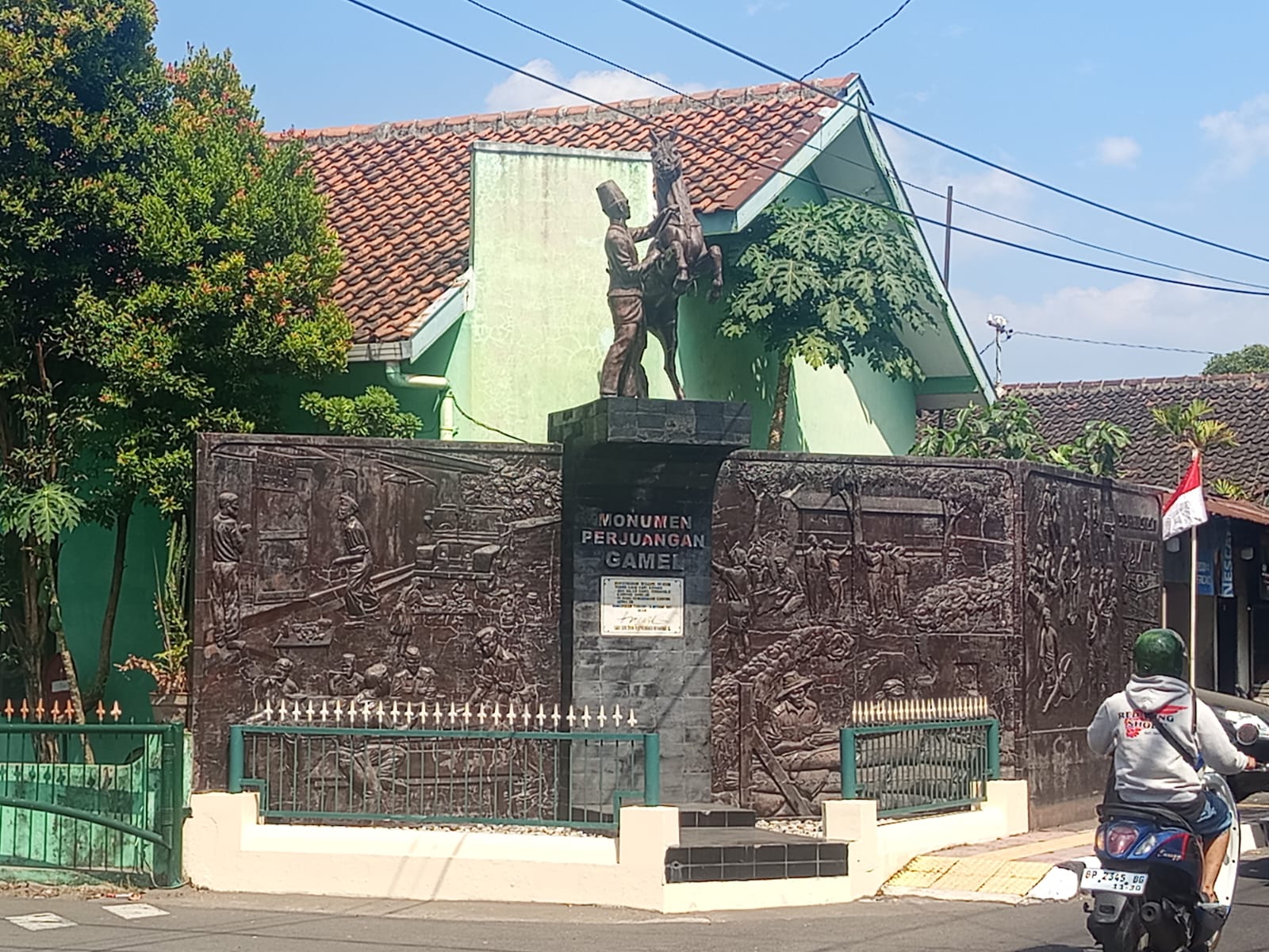 Pedagang Jamu dan Sate Legendaris: Generasi Muda Penjaga Warisan Rasa