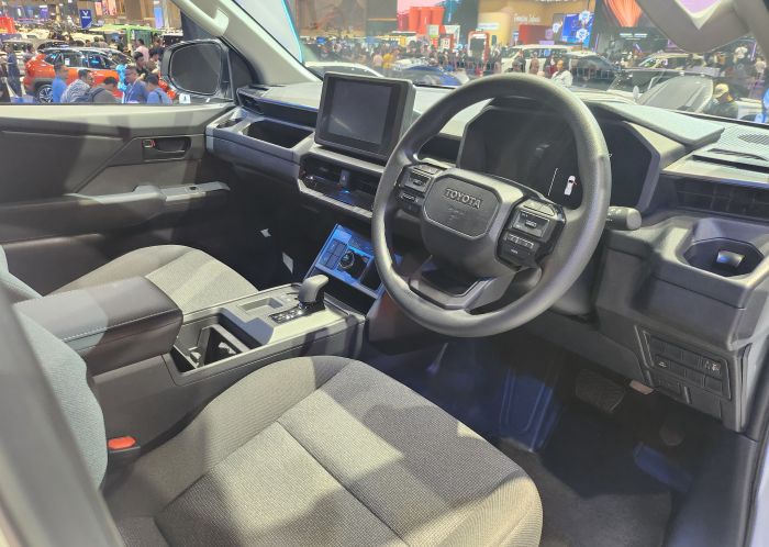 Toyota Hilux Generasi ke-9: Pilihan Cabin dan Mesin untuk Dunia Usaha