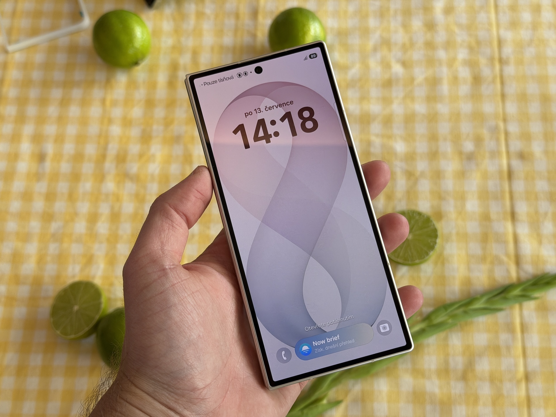Mengapa Pengguna Z Flip Ramai-Ramai Pindah ke Galaxy Z Fold 8