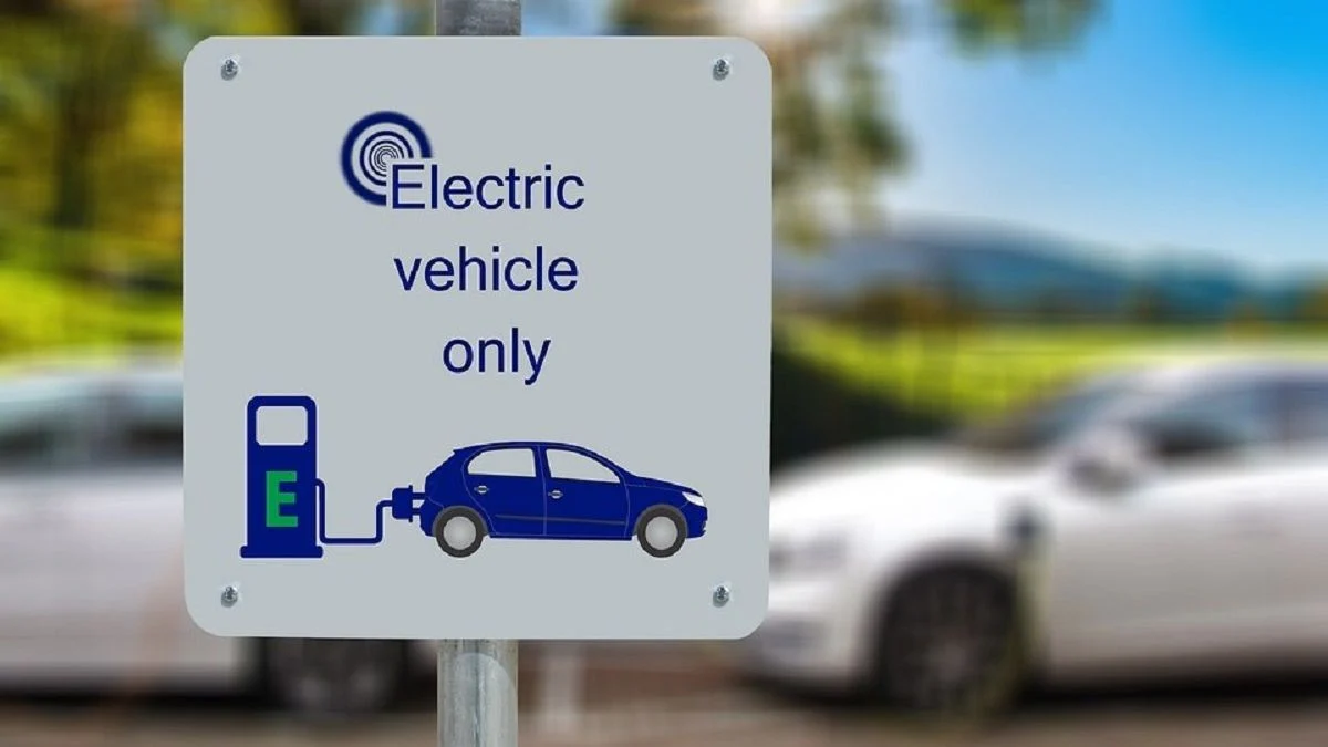 Simulasi Biaya Kepemilikan Mobil Listrik: Pajak, Charging, dan ROI