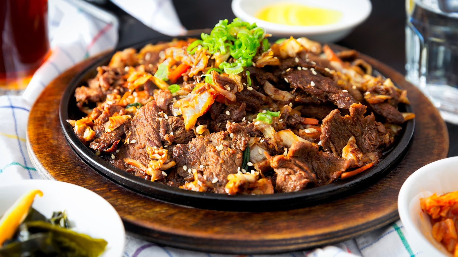 Iga Bakar Jimbaran vs Bulgogi Sapi: Dua Teknik Grilling Tradisional Asia untuk Daging Empuk Meleleh