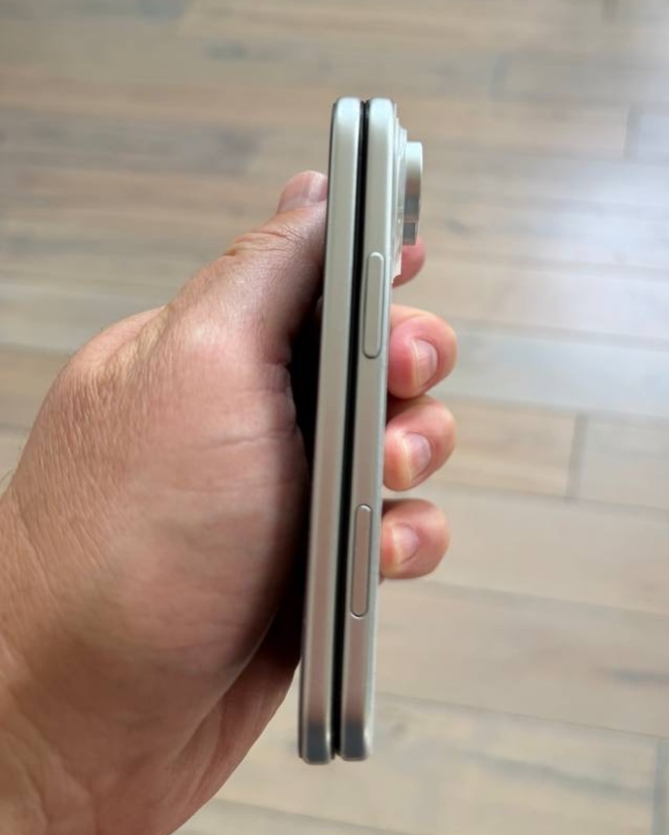 Ponsel Lipat Memasuki Era Baru Bersama Apple dan Samsung