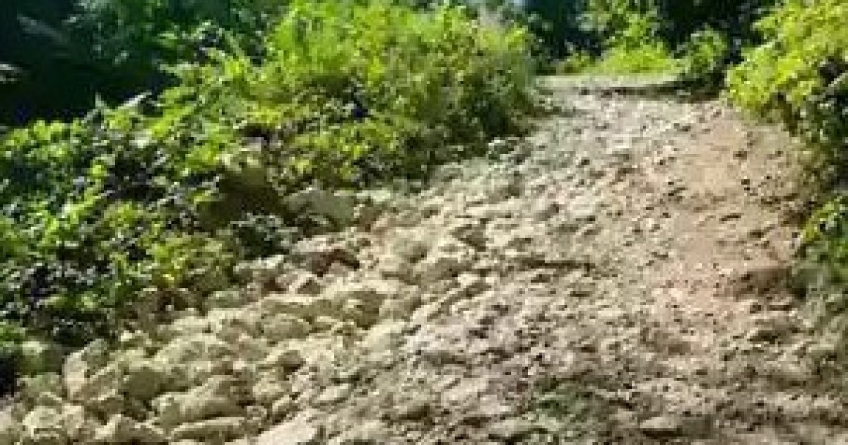 Warga Ambil Alih Perbaikan Jalan Desa Lewat Gotong Royong