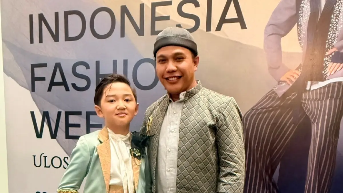 Koleksi Klasik Elegan BTN IFW: Kebaya Berpayet hingga Blazer Velvet