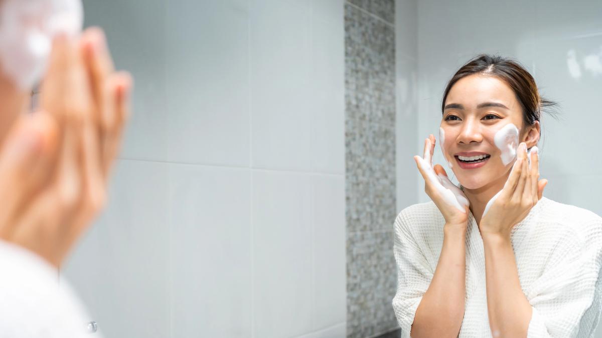 Mengatasi Kulit Kusam dengan Rutinitas Skincare yang Konsisten