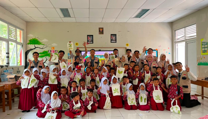 Ecoprint dari Daun Alami: Seni di Sekolah Dasar yang Menumbuhkan Kesadaran Lingkungan