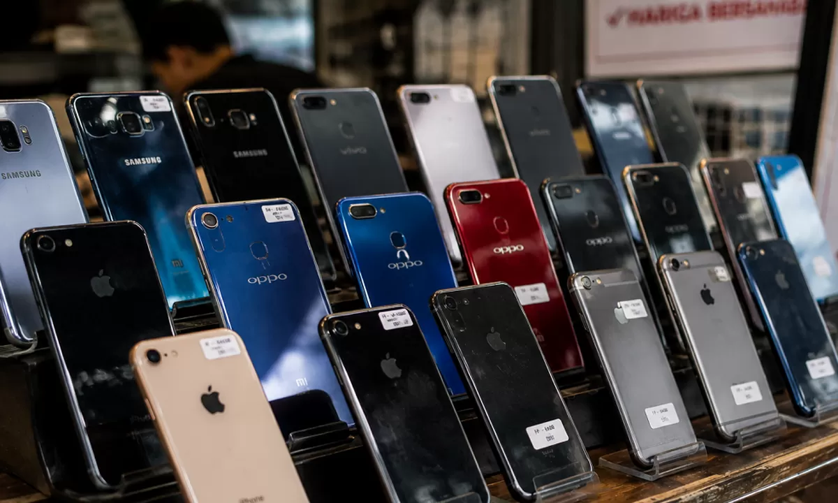 Smartphone Baterai 8.000 mAh: Silikon-Karbon vs Jumbo Tradisional
